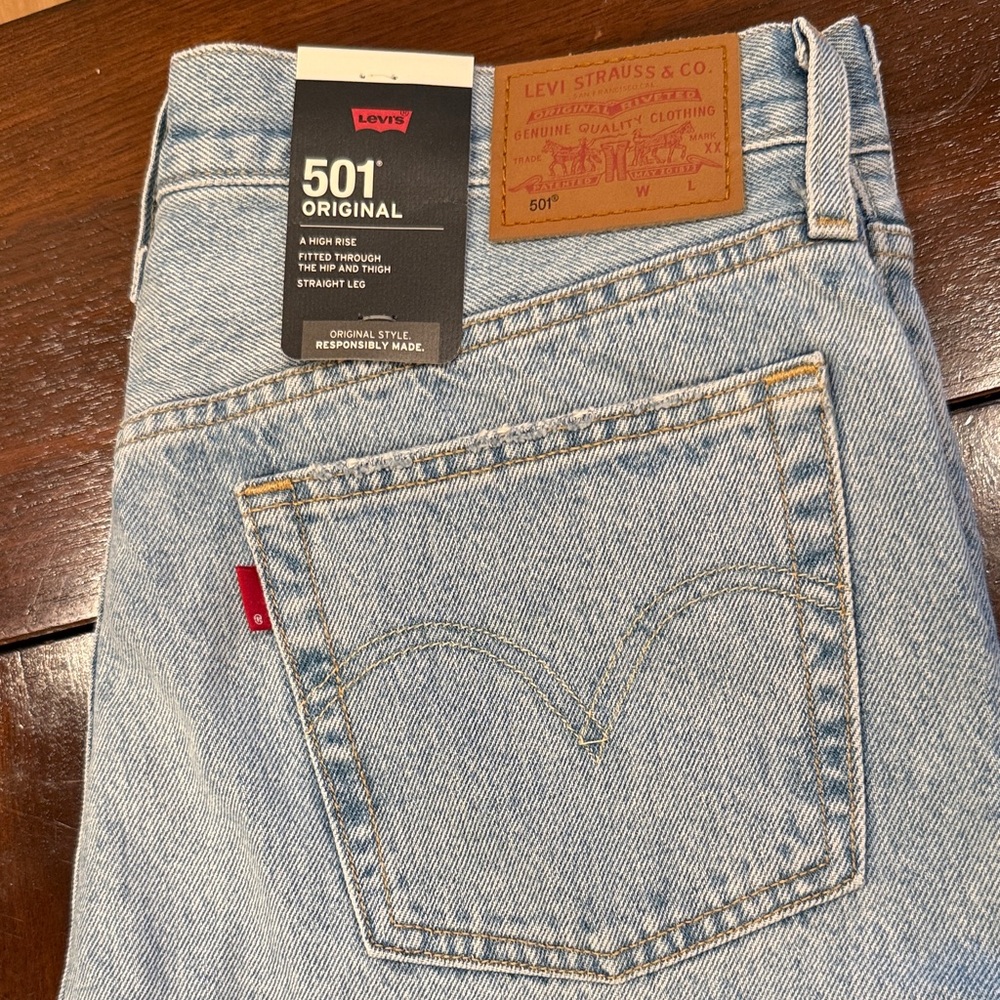 Levi's women 501 Original Straight Jeans in Light Blue